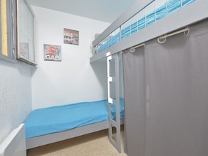 Room - Comfortable apartment, city center - 6 guests (Le Grau-du-Roi)