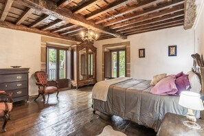 7 bedrooms, iron/ironing board, WiFi, bed sheets