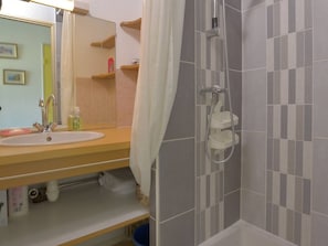 Bathroom - Studio with AC and pool - 4 guests (Le Grau-du-Roi)