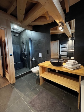 Shower, hair dryer, towels, soap - THE LODGE - 180m2 Family-friendly apart + terrace & 360° Mountain views 8 pers. (Les Deux Alpes)