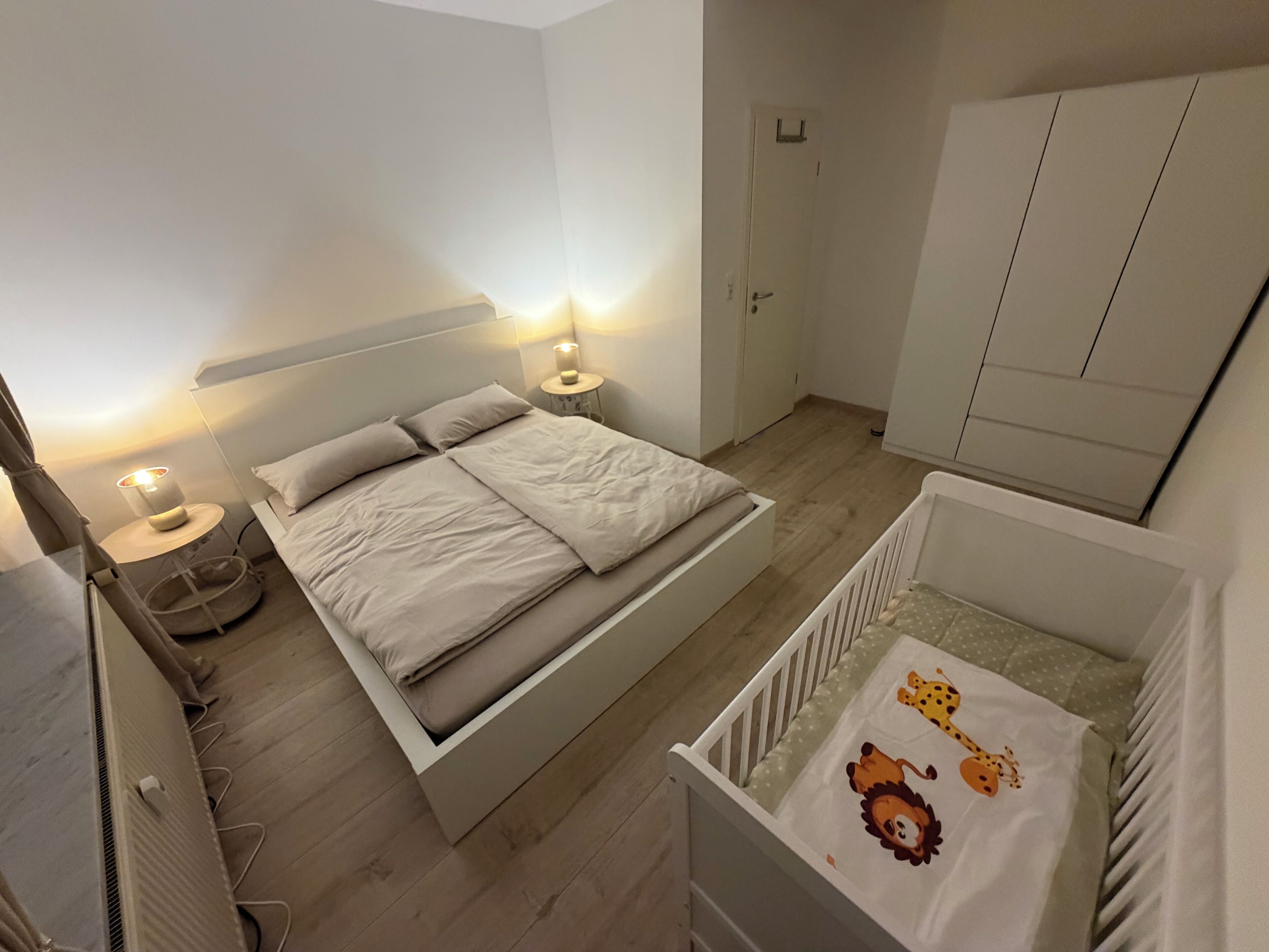 3 habitaciones, tabla de planchar con plancha y wifi gratis 
