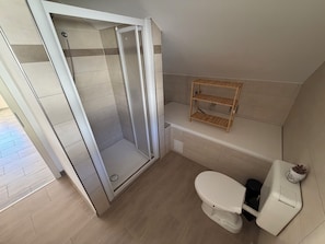 Shower, hair dryer, towels, soap - Apartment for 8 people - Near FRA Airport (Kelsterbach)
