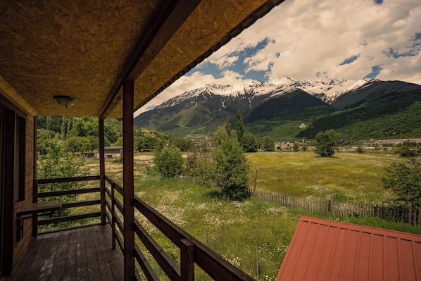 Deluxe Triple Room, Mountain View | Terrace/patio - Guesthouse Tinatine (Mestia)