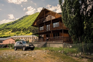 Exterior - Guesthouse Tinatine (Mestia)