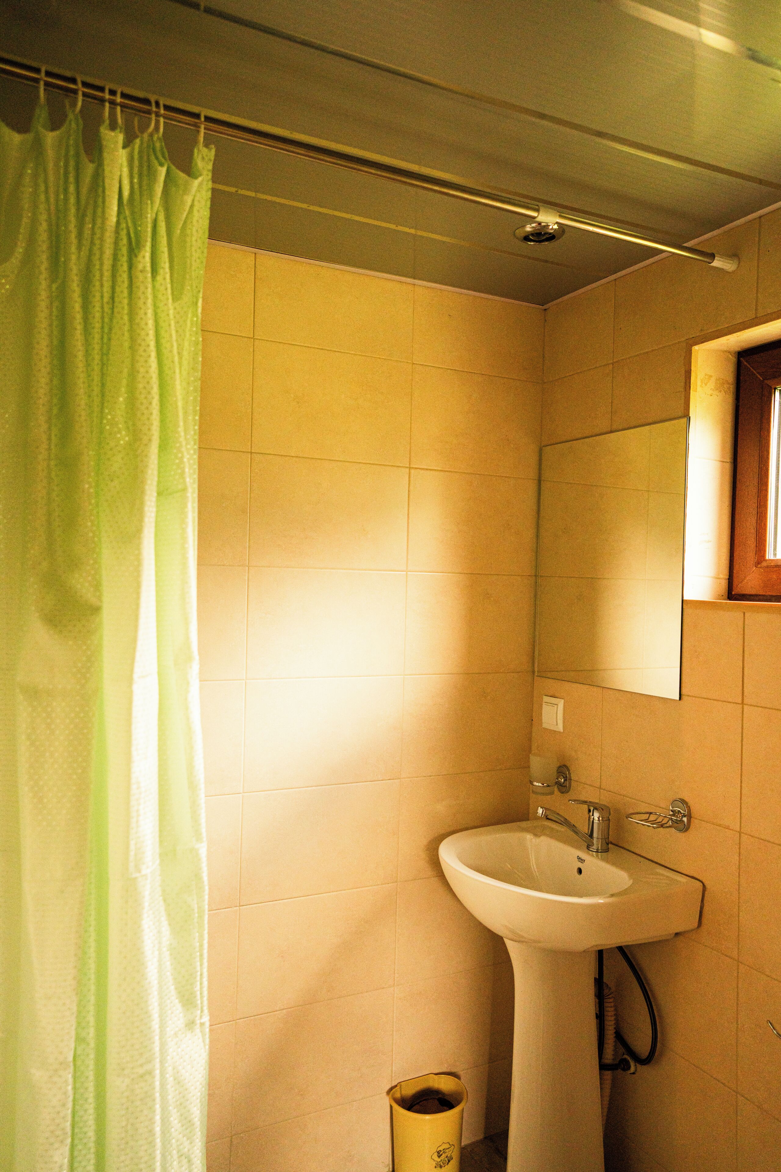 Habitación doble Deluxe, vista a la montaña | Baño | Regadera, amenidades de baño gratuitas, toallas, jabón 
