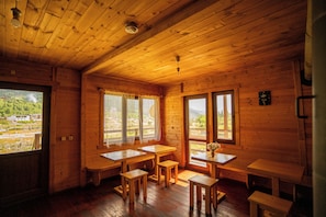 Dining - Guesthouse Tinatine (Mestia)