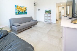 TV - La Playa en Tren - 200 meters from the beach (Alcamo)