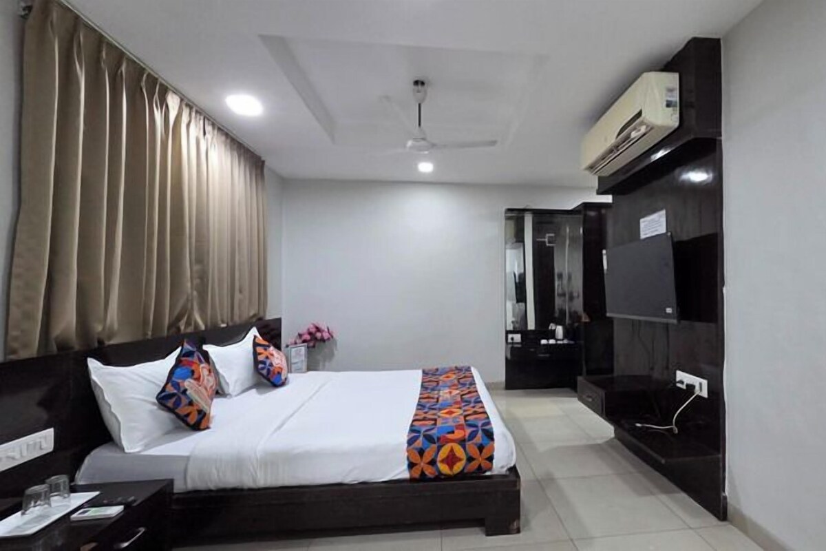WiFi (free), bed sheets