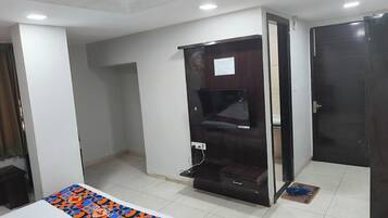 WiFi (free), bed sheets