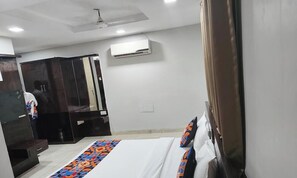 Quarto standard, vista para a cidade | Wi-Fi de cortesia, roupa de cama