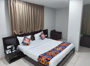 Quarto standard, vista para a cidade | Wi-Fi de cortesia, roupa de cama