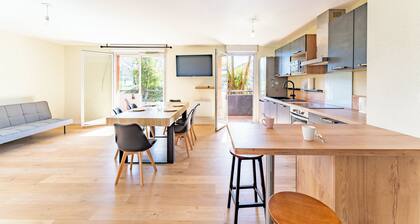 Spacious 5-Bedroom Apartment in North Toulouse—Parking, Fiber Optic Internet, and a Quiet Location