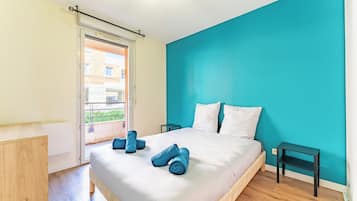 Desk, iron/ironing board, travel cot, WiFi