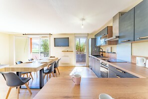 Kaffetrakter/tekoker, kjøleskap, mikrobølgeovn og ovn