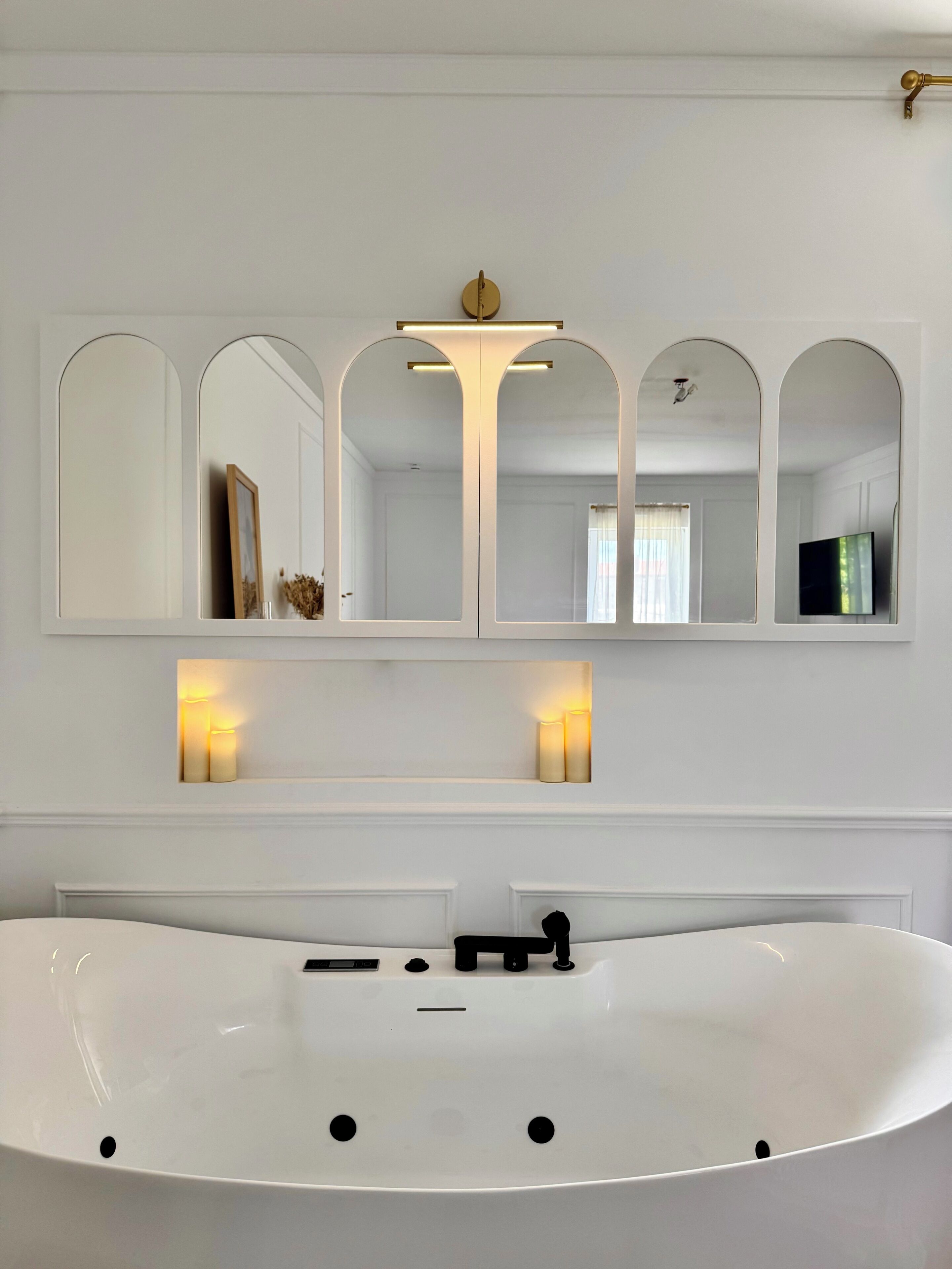 Jetted tub, hair dryer, towels, soap
