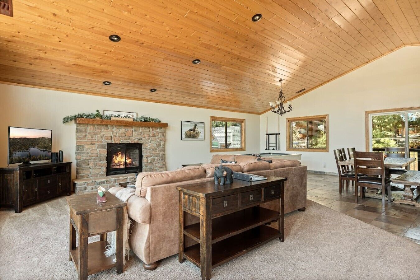 TV, fireplace, ping pong