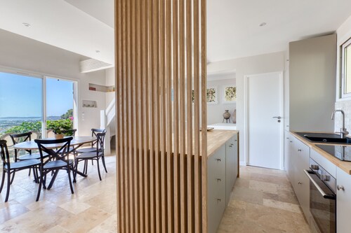 Charming Provençal house with panoramic ocean views