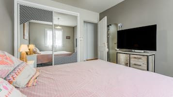 2 bedrooms, iron/ironing board, WiFi, bed sheets