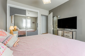 2 bedrooms, iron/ironing board, WiFi, bed sheets - Villa 'L'Angloise' with Private Pool, Wi-Fi and Air Conditioning (Les Angles)