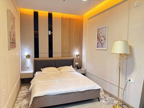 Suite, 1 Katil Ratu (Queen), City View | Peti besi dalam bilik, langsir/tirai gelap terus 