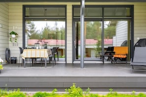 Outdoor dining - Santa`s Forest Home, Private Sauna By Lapland Host (Rovaniemi)