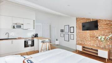 1 chambre, fer et planche à repasser, Wi-Fi, draps fournis