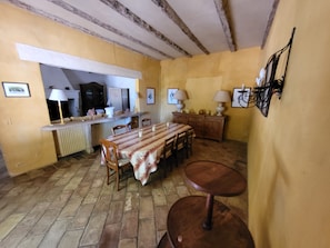 Dining - Vrbo Property (Arles)