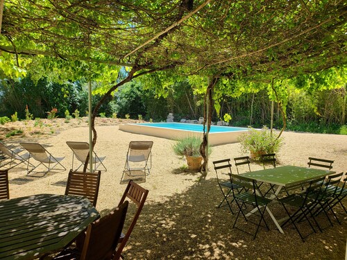 A farmhouse halfway between the beaches of the Camargue and Arles