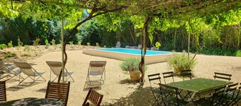 A farmhouse halfway between the beaches of the Camargue and Arles
