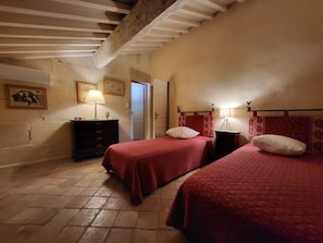 Room - Vrbo Property (Arles)