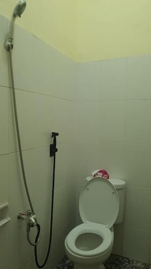 Bathroom - Dazhong Backpacker's Hostel (Medan)