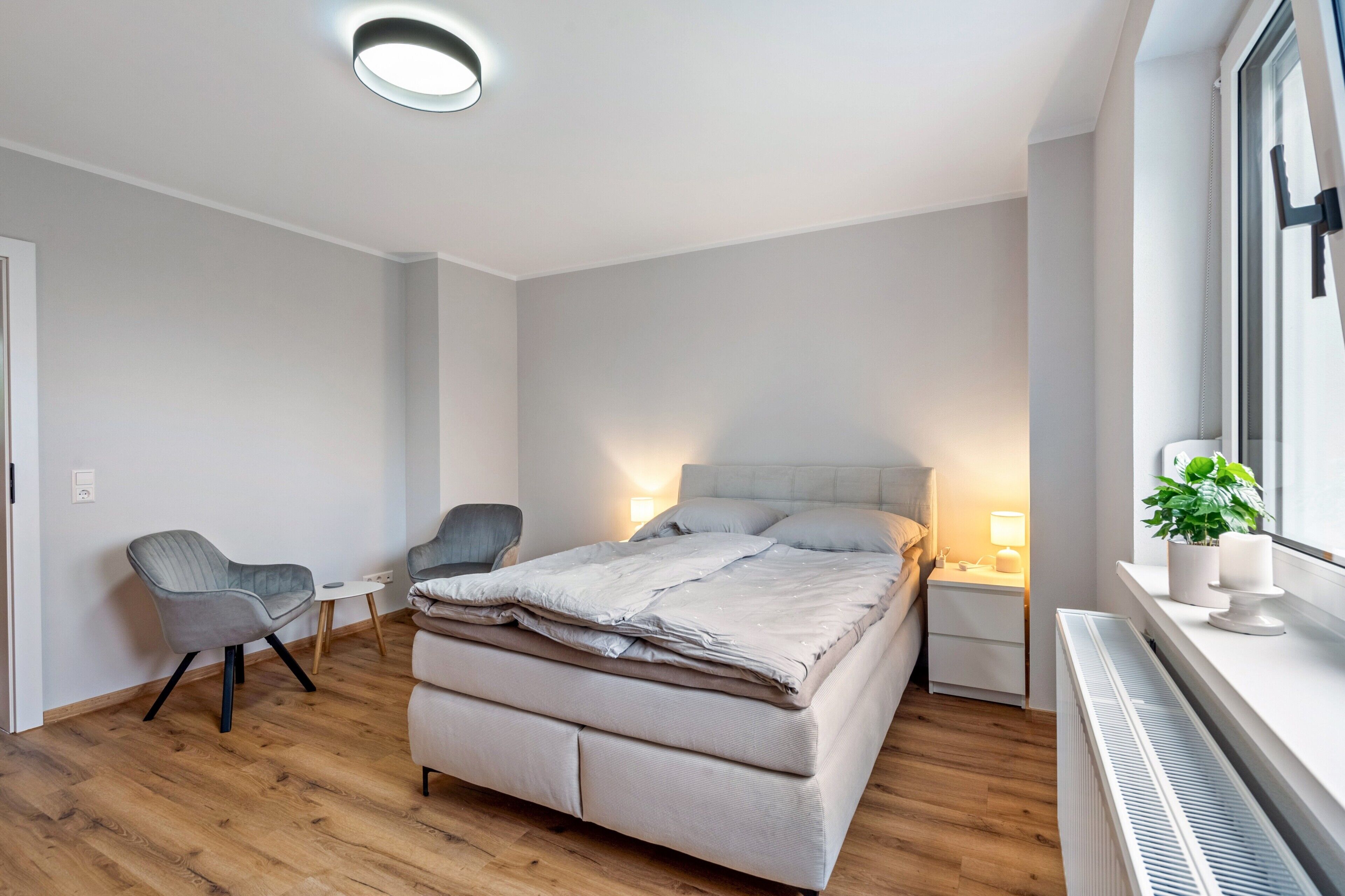 WiFi, bed sheets