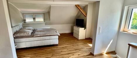 WiFi, bed sheets