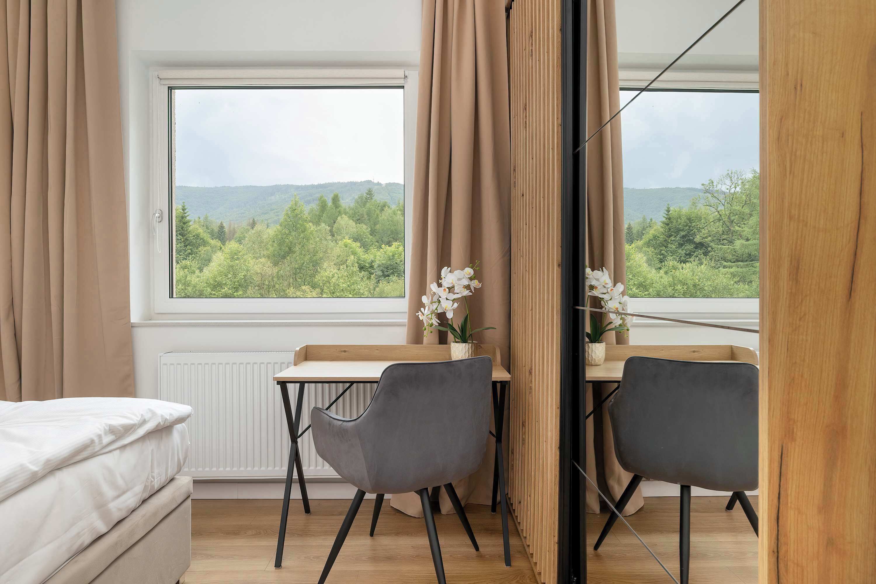 Desk, iron/ironing board, travel cot, WiFi