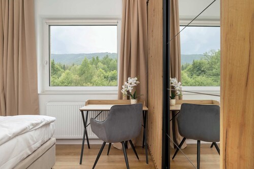 Elegantes Appartement mit Bergblick | Balkon