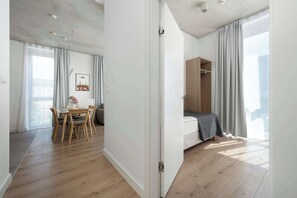 2 bedrooms, desk, iron/ironing board, travel cot - Modern Apartment in Center | Air Conditioning | Desk (Wrocław)