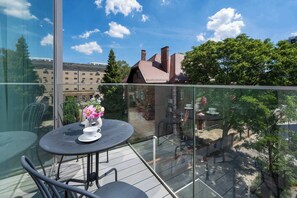 Outdoor dining - Modern Apartment in Center | Air Conditioning | Desk (Wrocław)