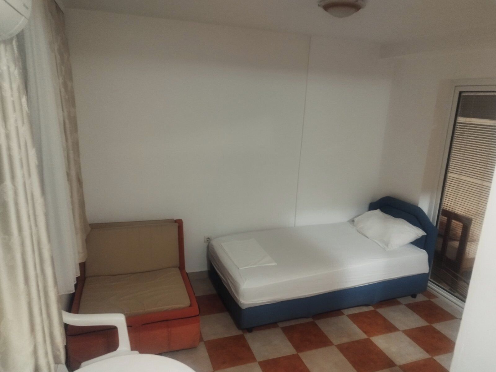 Cetvorokrevetni Apartman Sa Parkingom - Budva