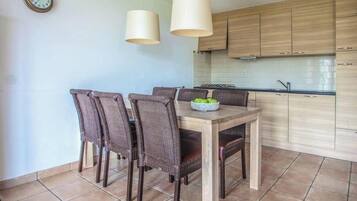 House | Outdoor dining