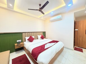 Desk, free WiFi - Siliguri Inn Ganesha nearby Junction Rd (Siliguri)