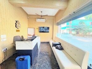 Coin salon dans le hall