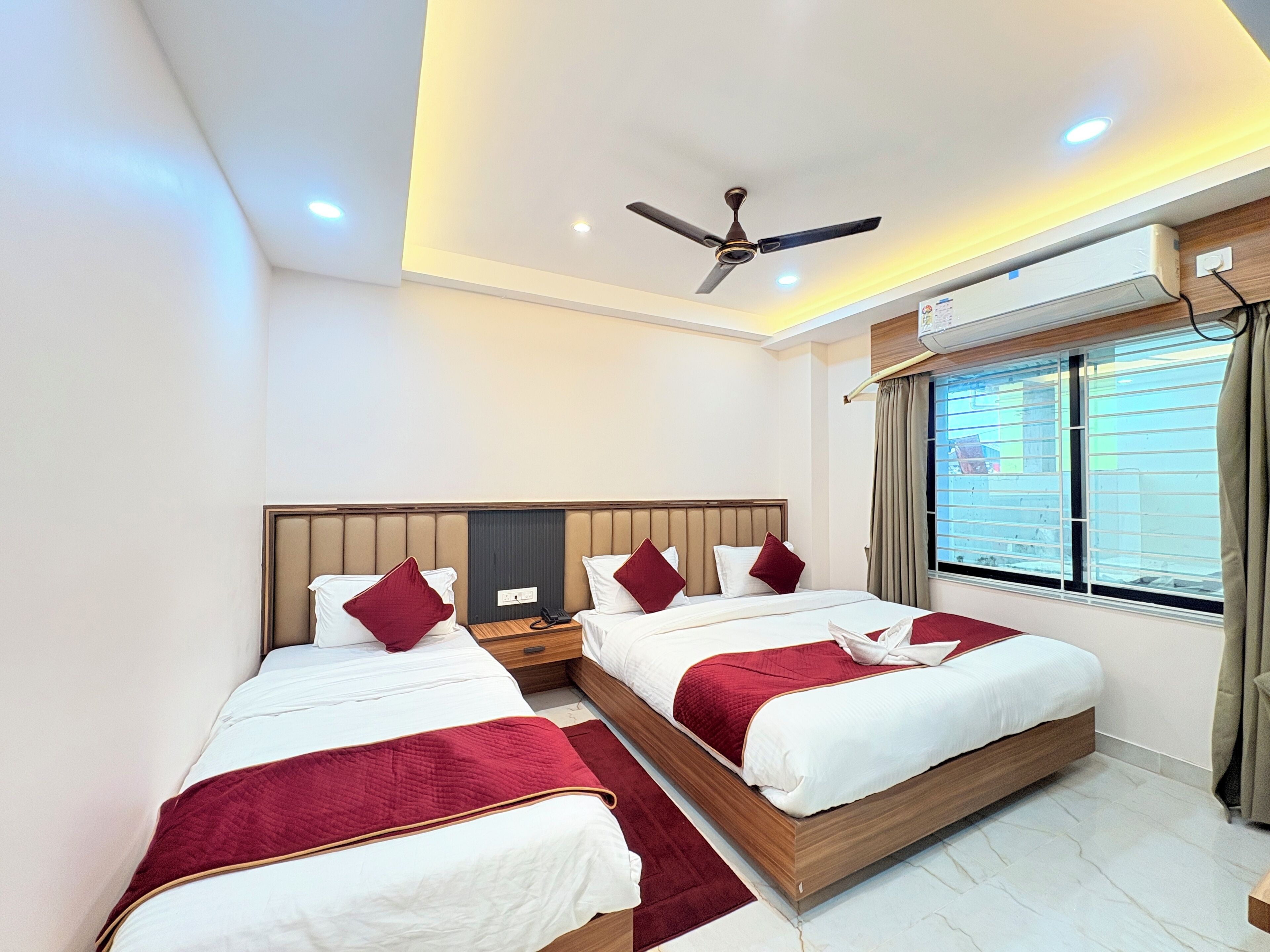 Chambre Triple Supérieure, vue ville | Bureau, Wi-Fi gratuit