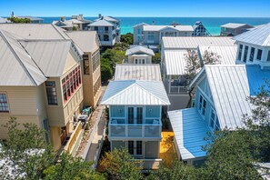 A coastal residential area with multiple houses, some with balconies, and a clear view of the ocean. - NEW! Gulfbreeze Guest Cottage, 151 Steps to Seaside Beach Access (Santa Rosa Beach)