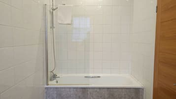 Deluxe Double Room | Bathroom