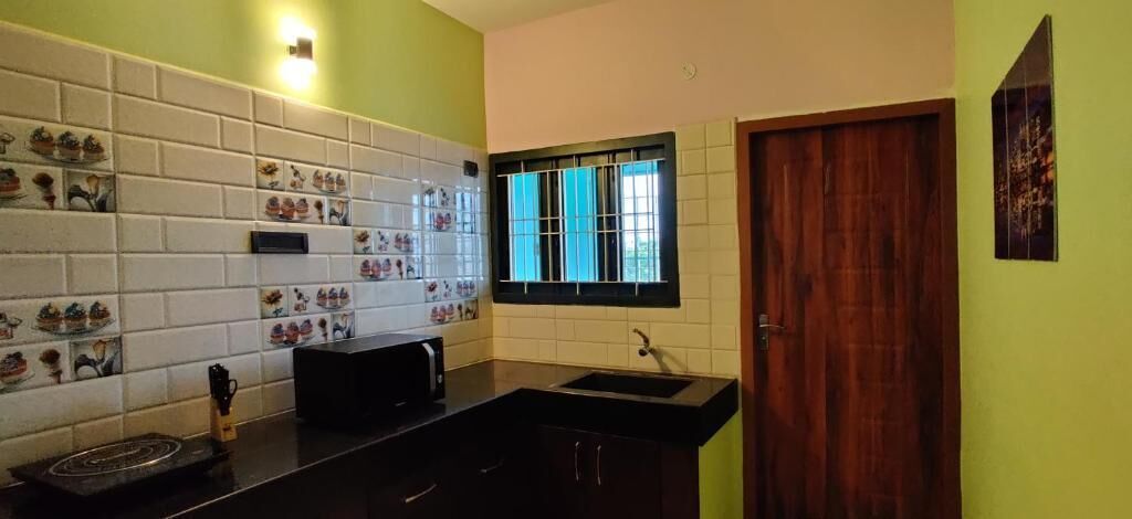 Standard Double Room, Balcony, City View | Interior