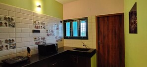 Standard Double Room, Balcony, City View | Interior