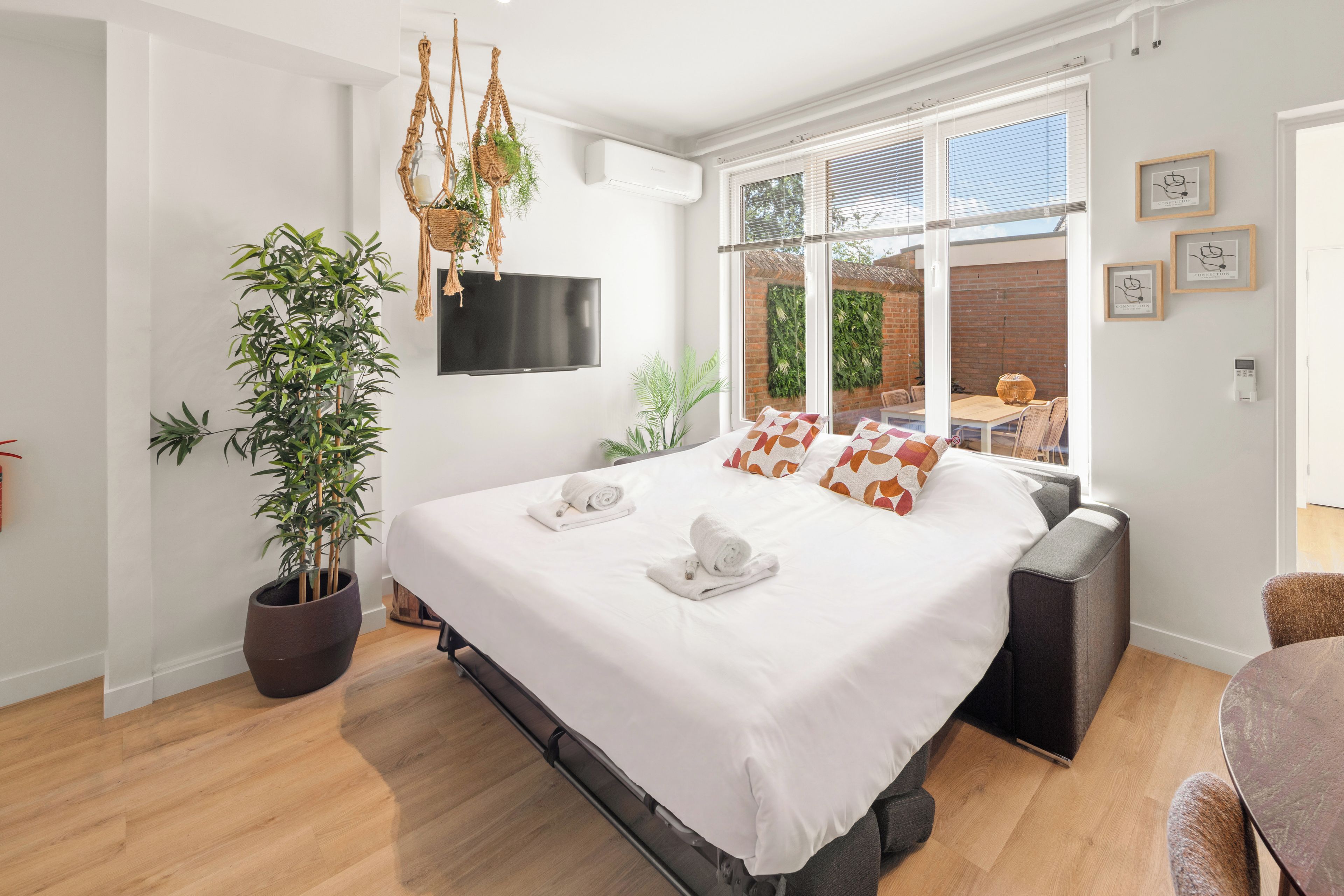1 bedroom, iron/ironing board, WiFi (free), bed sheets