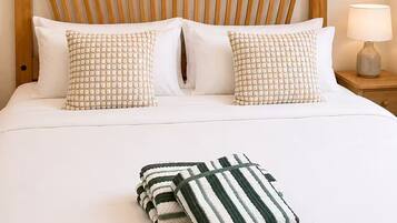 3 bedrooms, iron/ironing board, WiFi, bed sheets