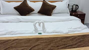 Deluxe Double Room, City View | Desk, free WiFi