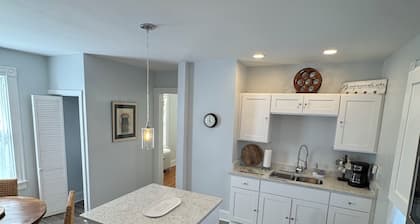 Magnolia Winds 3-bedroom apartment in charming Winchester with cool AC
